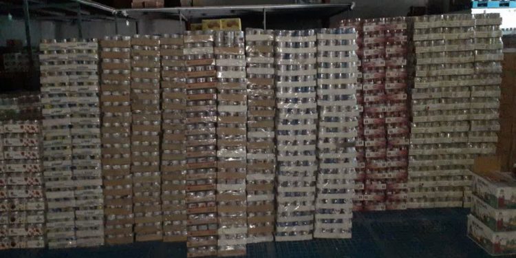 کشف ۶۰ میلیاردی مواد غذایی احتکاری در ساری