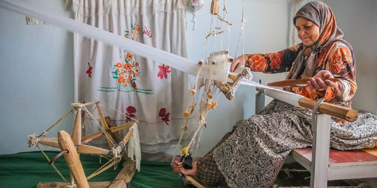 وقتی دستان هنرمند بانوان، یک روستا را جهانی میکند