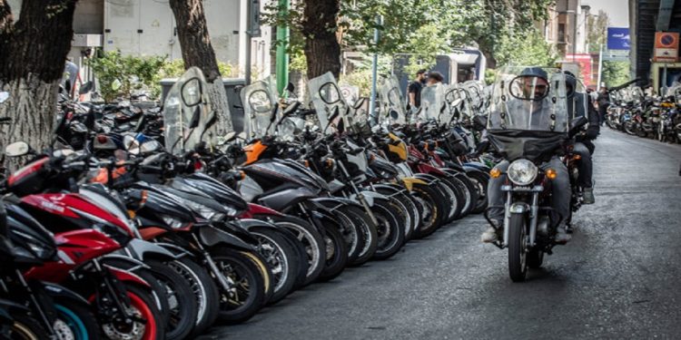 معاون اجتماعی پلیس راهور تهران بزرگ با اشاره به اجرای آزمایشی طرح ترافیک موتورسیکلت‌ها گفت: تصادفات فوتی موتورسیکلت‌سواران امسال نسبت به سال گذشته ۴۹ درصد افزایش یافته است.