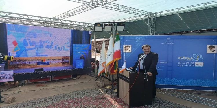 افتتاح همزمان ۱۵۰ مگاوات انرژی خورشیدی در هشت استان کشور