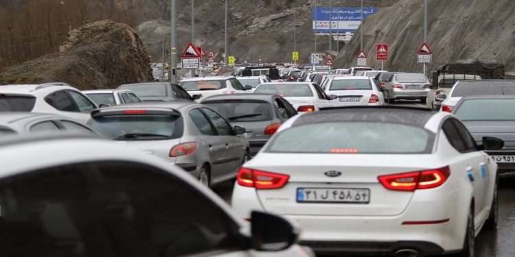 جانشین پلیس راه راهور فراجا از اعمال محدودیت‌های ترافیکی در محور‌های شمالی خبر داد و اعلام کرد: به‌منظور مدیریت بار ترافیک، مسیر‌های رفت و برگشت در جاده چالوس و آزادراه تهران–شمال به‌صورت مقطعی مسدود و یک‌طرفه خواهد شد.