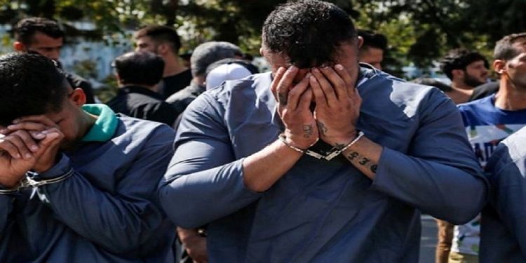 پلیس اطلاعات پایتخت، از دستگیری سه شرور به اتهام قدرت نمایی و درگیری در یک جایگاه سوختگیری واقع در خانی آباد تهران خبر داد.