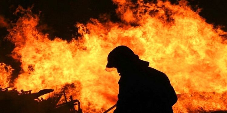 حریق در پاساژ رضا کرج؛ عملیات اطفا در جریان است