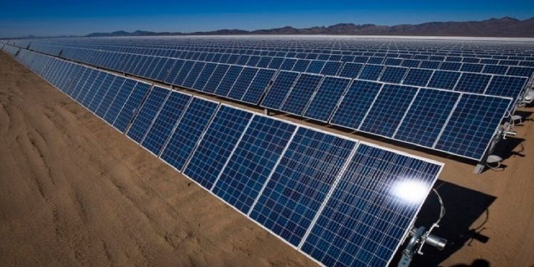 الیگودرز مسیر سبز انرژی را می‌پیماید؛ پروژه نیروگاه خورشیدی کلنگ خورد