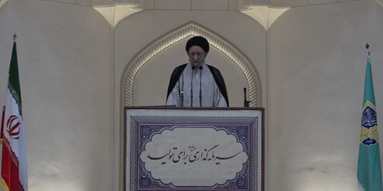 آیت الله نورمفیدی گفت: اگر عقلای عالم و خانم‌های عاقل عالم می‌خواهند الگویی برای خودشان داشته باشند، الگویی بهتر از حضرت زینب (س) که از هر نظر و بعد در حد اعلای کمال در وجود این بانوی بزرگ اسلام بوده، پیدا نمی‌کنند.