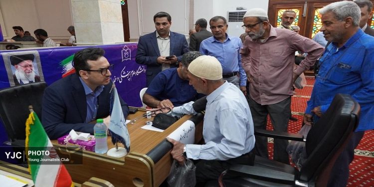 گزارش تصویری از برپایی میز خدمت در مصلی بندرعباس