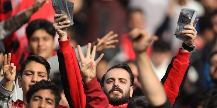 ویدیو| پیشنهاد مالی هواداران پرسپولیس به درویش!