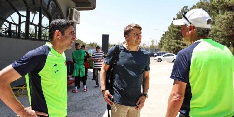 تمرین پرسپولیس با حضور یک تازه وارد/ کاروان سرخ کامل‌تر از قبل عازم اصفهان شد +عکس