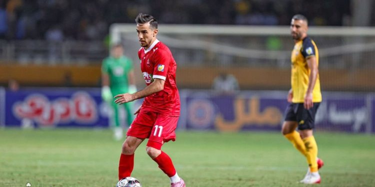 ۵ میلیارد طلب احمدزاده از سپاهان در گرو بدهی ۲۵ میلیاردی پرسپولیس!