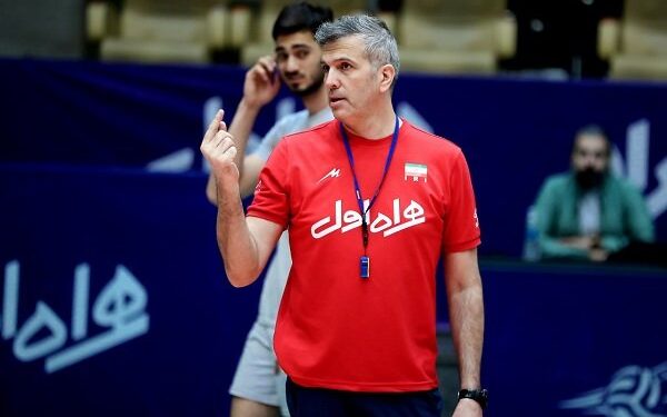 مومنیمقدم: مقابل چین عملکرد فوق العادهای در دفاع داشتیم