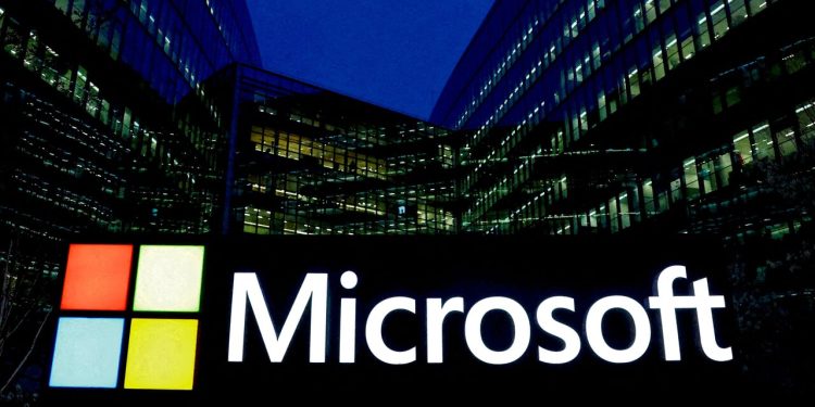 مایکروسافت ۴ کارمند معترض به همکاری این شرکت با اسرائیل را اخراج کرد