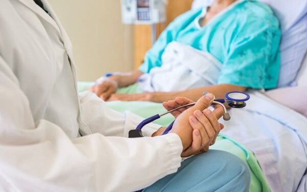 پزشک؛ ستون سلامت، صدای انسانیت