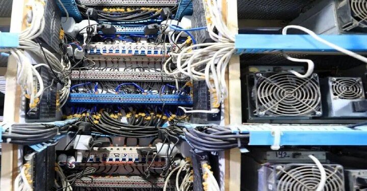 کشف مزرعه بزرگ استخراج غیرمجاز رمز ارز در مهران