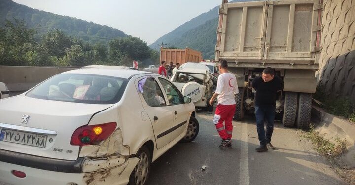 ۶ مصدوم بر اثر برخورد تریلی با خودرو در محور یزد _خرانق