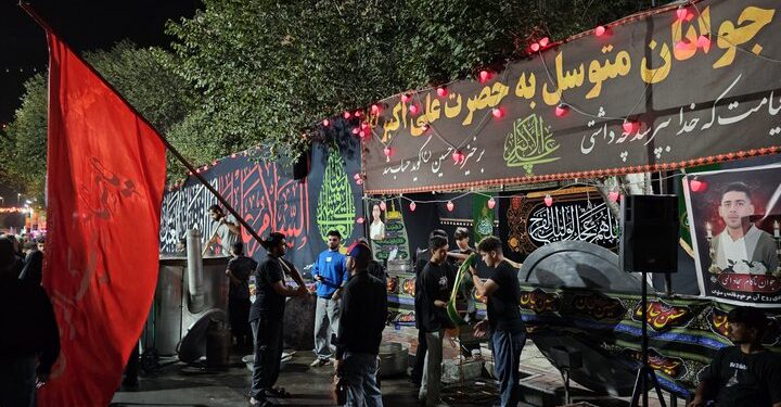 حضور پرشور جوانان موکب‌دار در خدمت‌رسانی به زائران رضوی