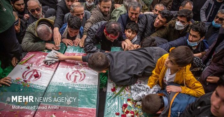 رونمایی از اثر هنری او با سپاهی از شهیدان خواهد آمد در مریانج