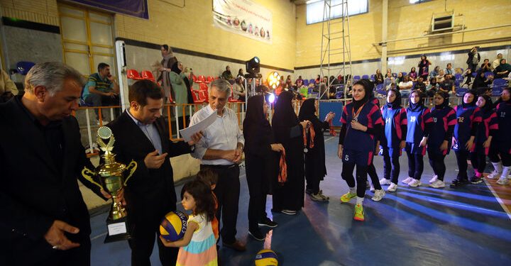 قهرمانان والیبال دختران همدان معرفی شدند