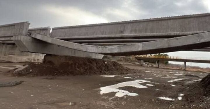 ورود سازمان بازرسی کرمان برای بررسی  علت تخریب پل بهادر آباد جیرفت