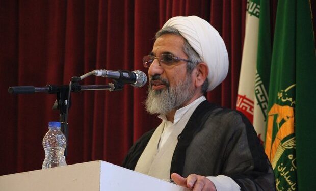 رمز پیروزی در پیروی از ولی فقیه و حفظ اتحاد است