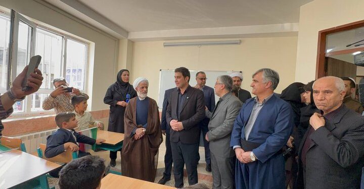 افتتاح مدرسه شهیده فاتحی نشانه توجه دولت به توسعه آموزش در کردستان است