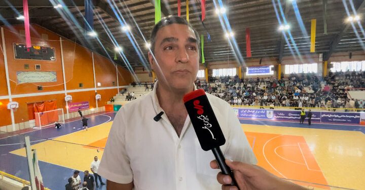 شهرکرد- محمود خوراکچی، مربی تیم ملی فوتسال کشور و مربی اسبق تیم شهرکرد از استعدادهای فوتسالی استان گفت و از مسئولین خواست از فوتسال چهارمحال و بختیاری حمایت کنند.