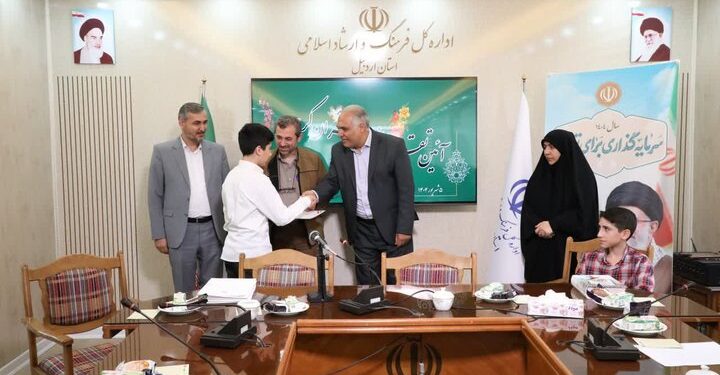 ۱۴ حافظ قرآن کریم در استان اردبیل تجلیل شدند