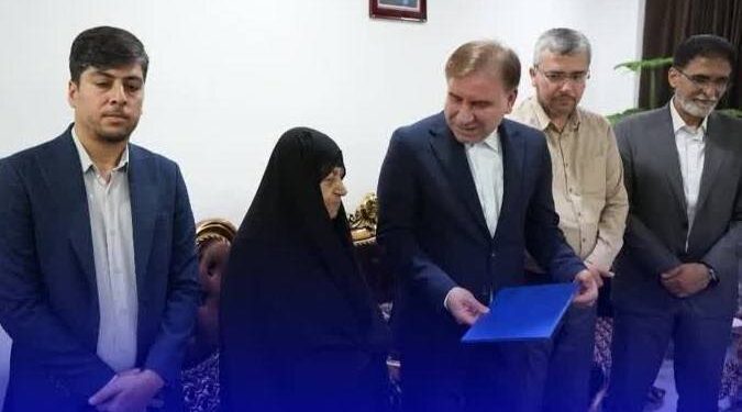 تکریم خانواده شهدا وظیفه همگان است