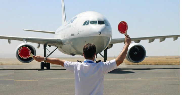 پرواز شماره ۱۵۹ شیراز به تهران نپرید؛ مسافران هواپیما را ترک کردند