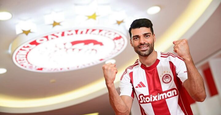 تصاویر رونمایی باشگاه یونانی از مهاجم ایرانی؛ طارمی بازهم قرمزپوش شد