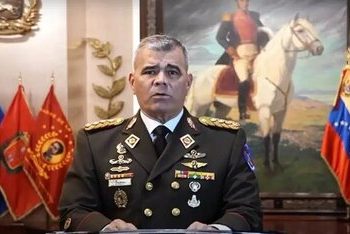 ناوهای جنگی و پهپادهای ونزوئلا برای مقابله با آمریکا در کارائیب مستقر شدند/ترامپ زیردریایی هسته‌ای اعزام کرد