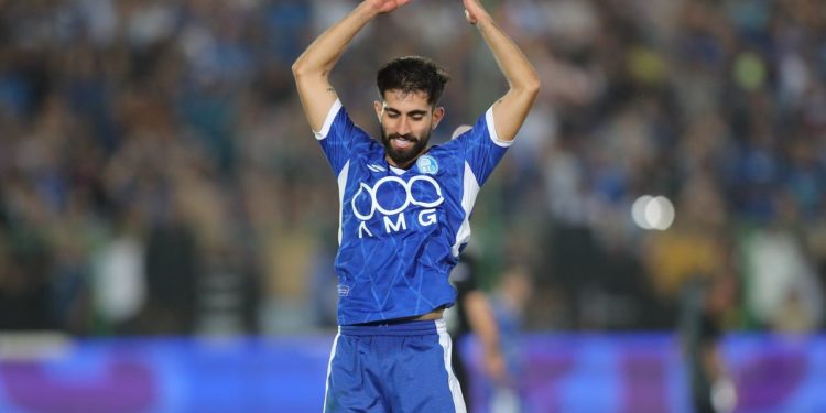 ساپینتو پیگیر وضعیت ستاره مصدوم استقلال؛ او را به بازی بعدی برسانید!