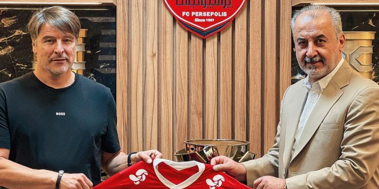 خبر : عکس| میشائیل اونینگ رسماً به پرسپولیس پیوست