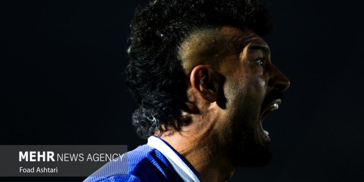 دیدار فوتبال تیم‌های استقلال و ذوب آهن