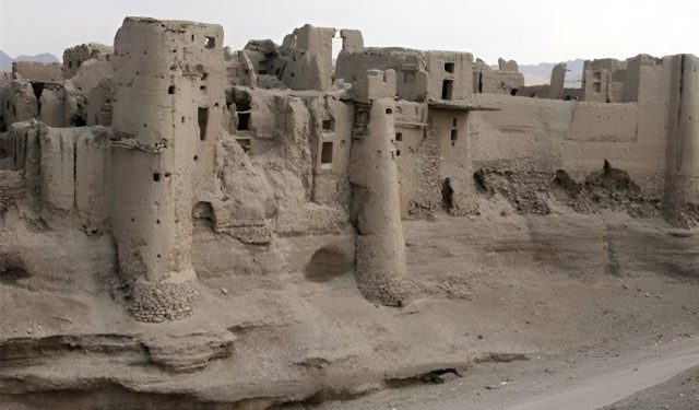 احداث سوله های دامداری و كارگاه های ساخت پنیر در شهر ساسانی-اسلامی