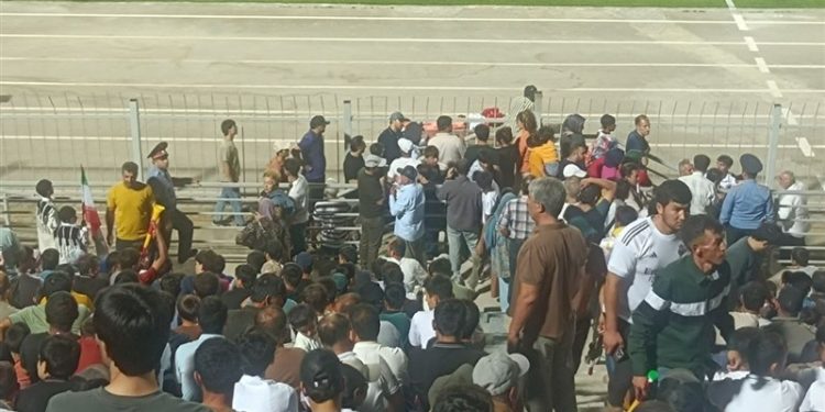 حواشی دیدار ایران – تاجیکستان| سردرگمی هواداران ایرانی و تأخیر تاجیک ها در ورود به ورزشگاه