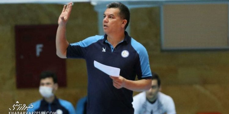 من از استقلال نرفتم، برکنارم کردند/ گفتند پول زیادی میخواهی/ حتی بدون قرارداد برای استقلال کار میکردم!