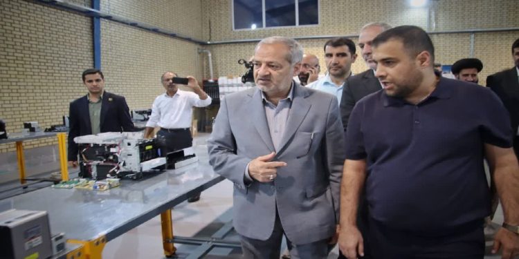 از صنایع تولیدکننده تجهیزات آموزشی حمایت می‌شود