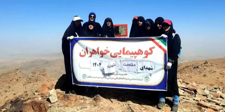 صعود پاسداران حجاب و ایمان به قله ۲۲۶۵ متری هلیله کوه قم