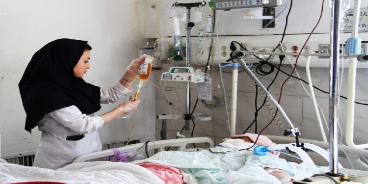 کشور به ۱۰۰ هزار پرستار جدید نیاز دارد