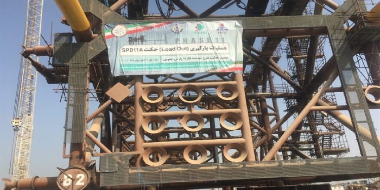 بارگیری پایه سکوی ۴۰۰۰ تنی فاز ۱۱ پارس جنوبی از صدرای بوشهر