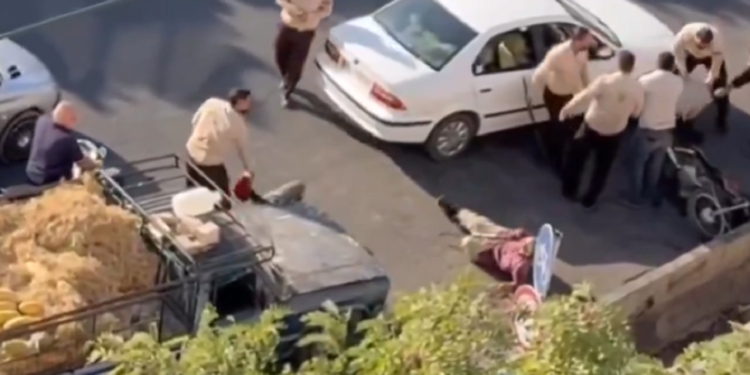 سخنگوی فراجا در واکنش به حادثه امروز در قزوین تاکید کرد: اقدام به ضرب و شتم توسط عده‌ای به ظاهر مجریِ قانون در قزوین برای پلیس غیرقابلِ قبول است.