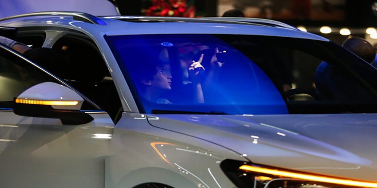 رئیس اتحادیه نمایشگاهداران خودرو تهران با اشاره به افزایش اندک قیمت خودروهای داخلی و مونتاژی، گفت: مشکلات پیشفروش خودرو، تأخیر در تحویل و رفتار غیرقانونی برخی نمایندگیها باعث نارضایتی مردم شده است و کسی پاسخگو نیست.