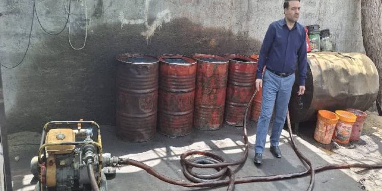 شناسایی و تخریب مخازن و باراندازهای سوخت قاچاق در بندرعباس