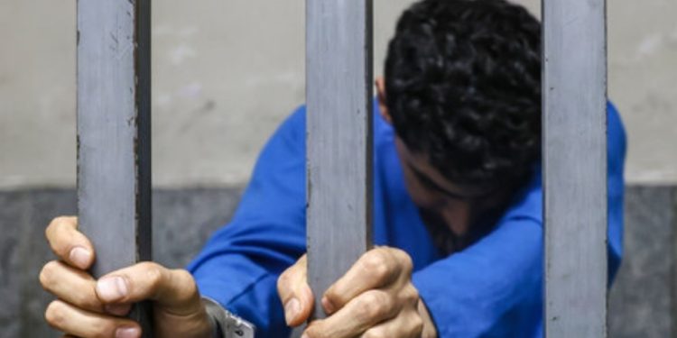 دو مرد جوان با کارت شناسایی سرقتی و جعلی، روزانه خانه اجاره و اموال خانه را سرقت میکردند.