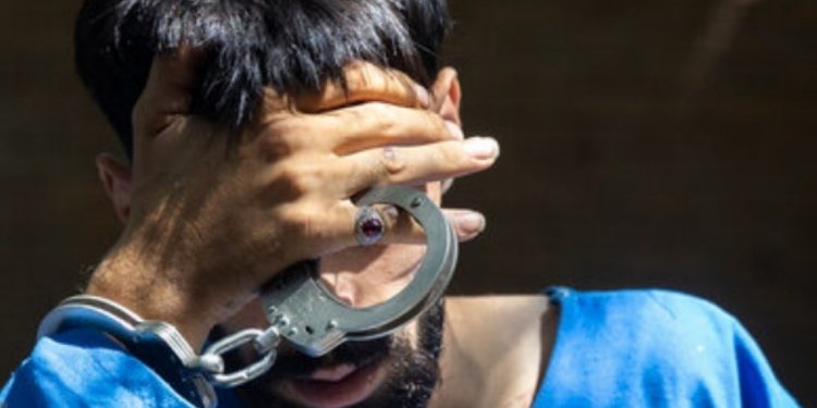 فرمانده انتظامی شهرستان ری از دستگیری مالخر سابقه‌داری را که لوازم خودرو‌های مسروقه را خرید و فروش می‌کرد، خبر داد.