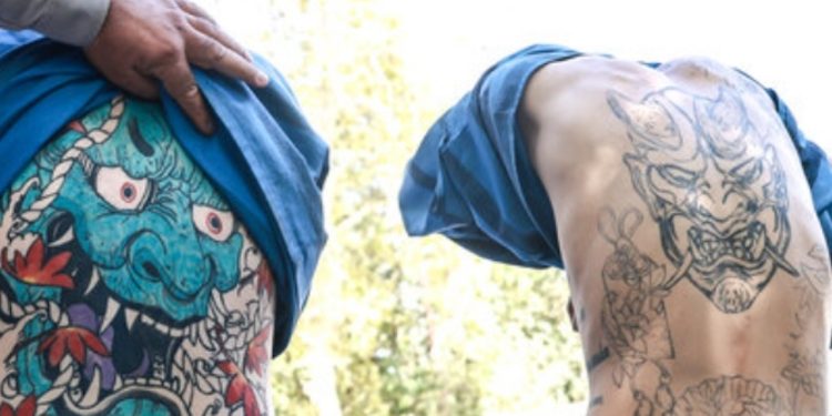 ماموران پلیس اطلاعات تهران پس از دریافت گزارش درگیری با سلاح سرد در پارک لویزان، با انجام ۲ عملیات همزمان در یوسفآباد و میدان امام حسین، ۲ عامل این شرارت را دستگیر کردند.