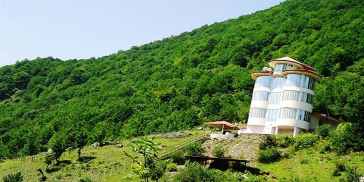 خانههایی بی مجوز بر روی خونرگهای طبیعت لرستان؛ برخورد قاطع با ساخت و سازهای غیرمجاز