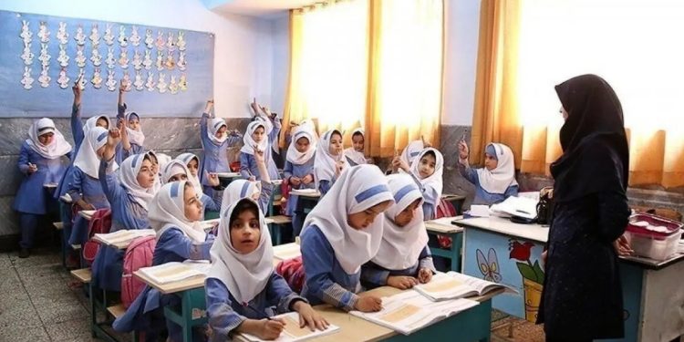 مهر متفاوت در لرستان؛ مدارس به سازمانهای یادگیرنده تبدیل میشوند