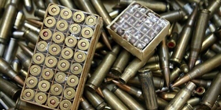 کشف بیش از ۱۰ هزار سلاح و فشنگ جنگی در محور‌های مواصلاتی لرستان