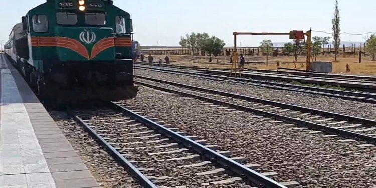 نوسازی شبکه ریلی کشور با ریل‌های طویل